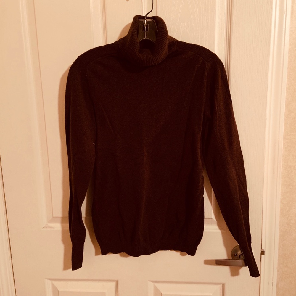 Gap sweater